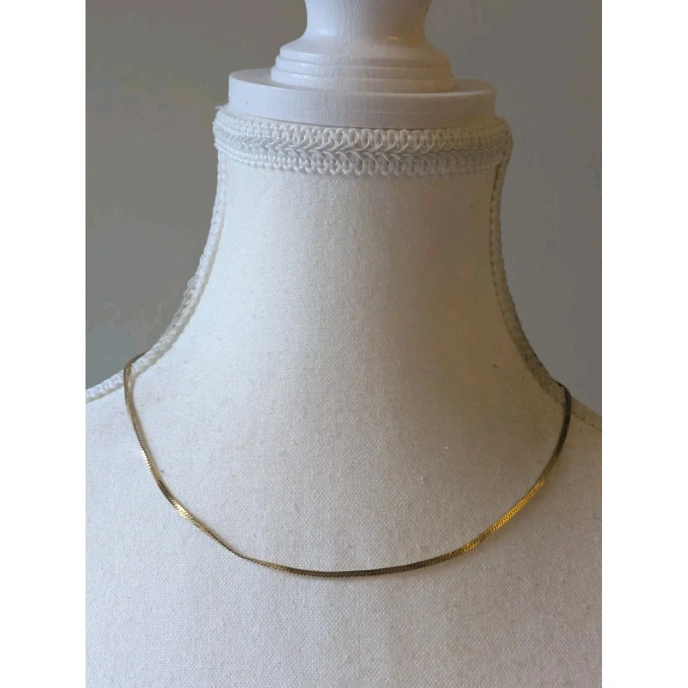 Vintage Trifari Collar Necklace In Gold Tone Thin Herringbone 16